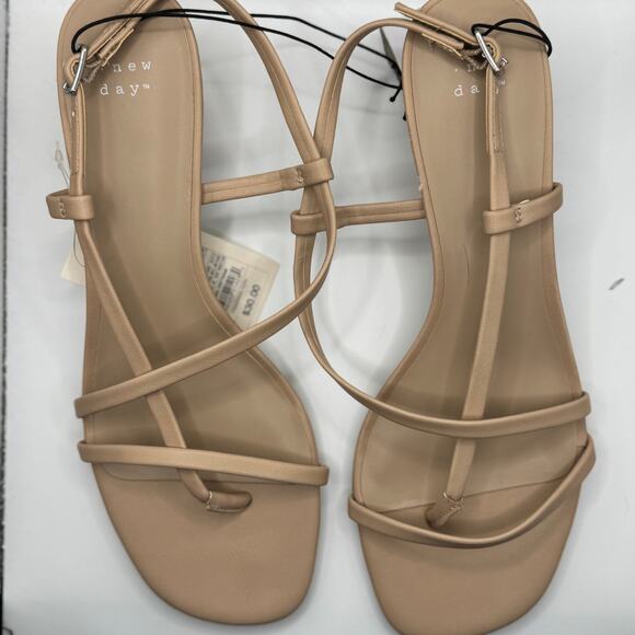 NWT Women's Reggie Toe Thong Strappy 2 inch Heels A New Day Target Sandals 10 - Picture 2 of 9